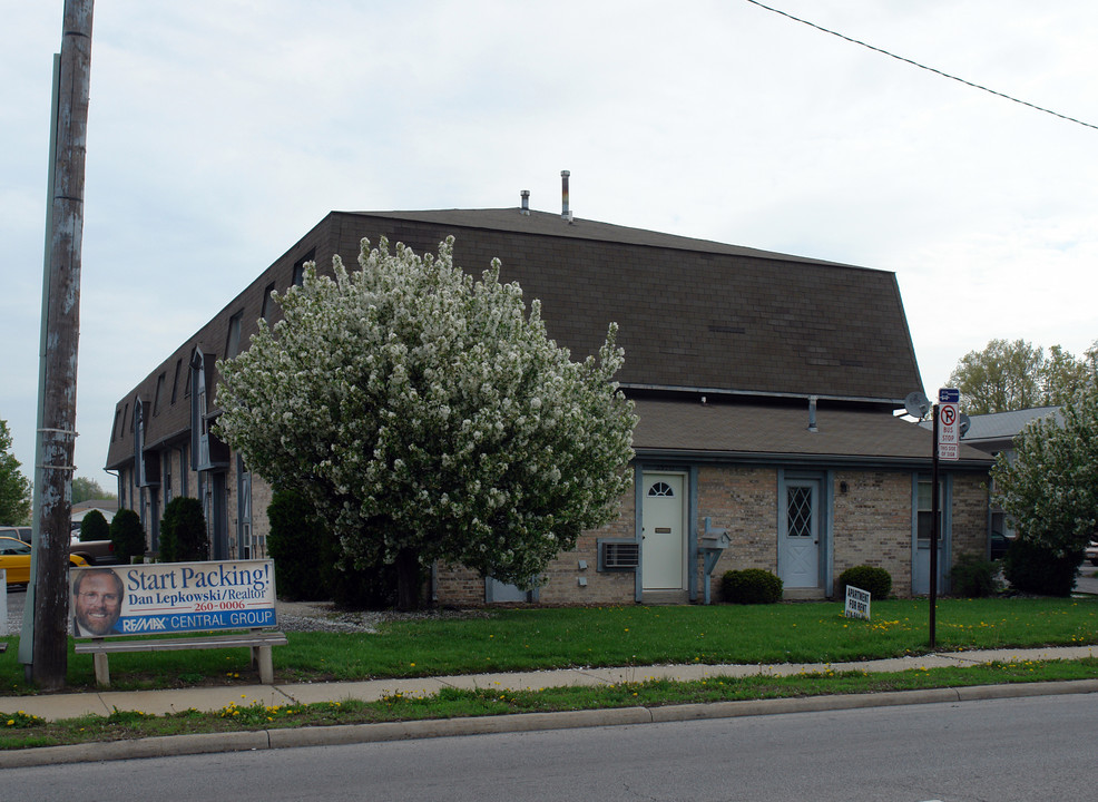 3918 W Sylvania Ave in Toledo, OH - Building Photo