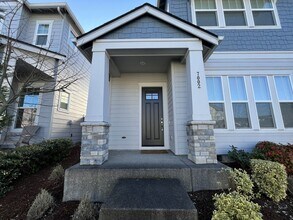 7002 SE Genrosa St in Hillsboro, OR - Building Photo - Building Photo