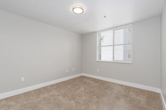 5819 Glisan in Portland, OR - Foto de edificio - Interior Photo