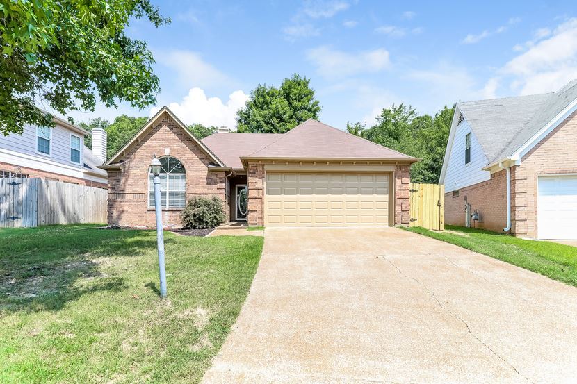9952 Woodland Bend Dr in Lakeland, TN - Building Photo
