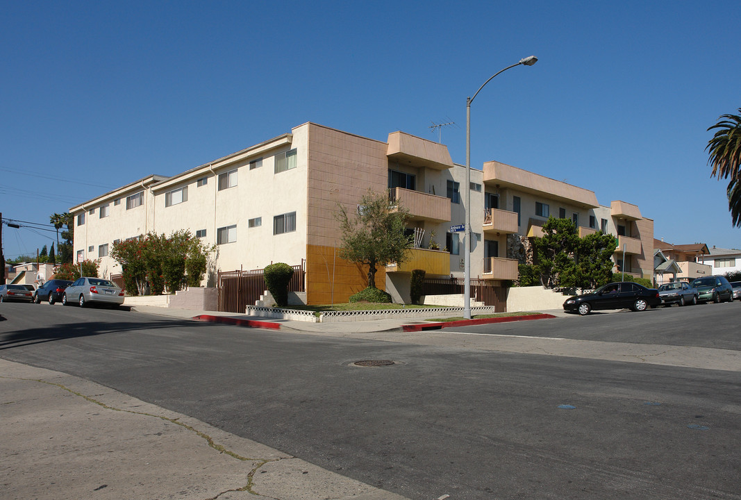 4475 Rosewood Ave in Los Angeles, CA - Building Photo