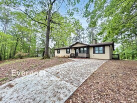 8937 Tweeddale Dr in Winston, GA - Building Photo