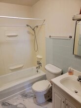 913 Main St, Unit 2R in Antioch, IL - Foto de edificio - Building Photo