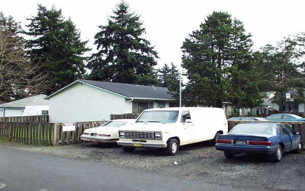 12021 SE Foster Rd in Portland, OR - Building Photo - Building Photo