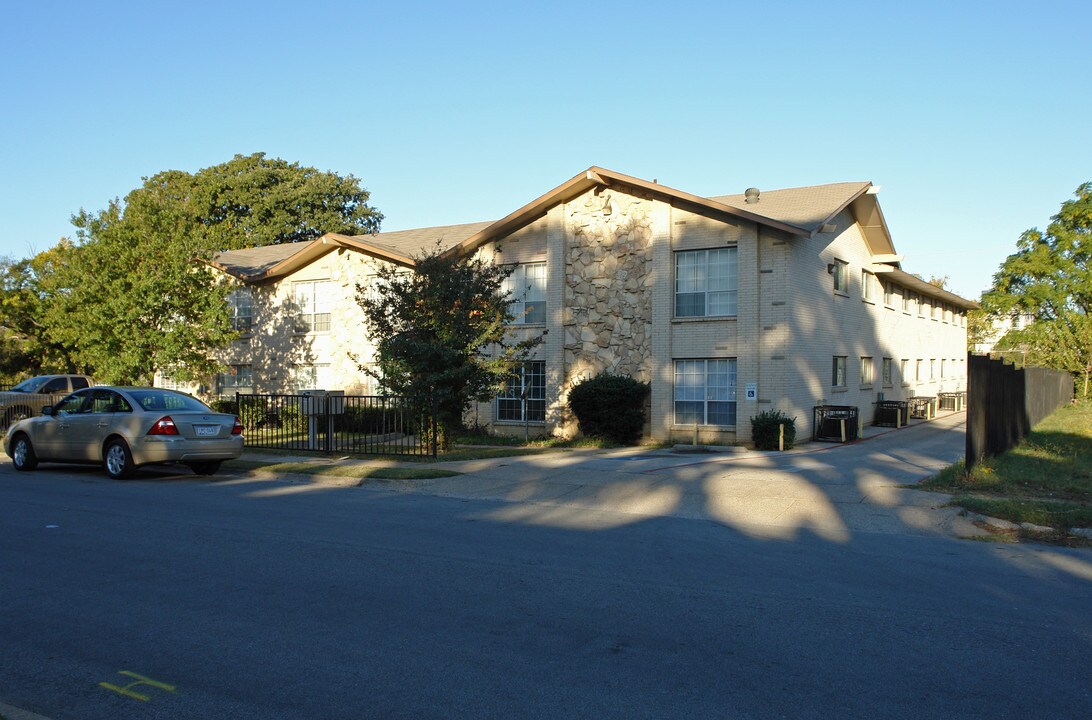 Normandy Place Apartments in Dallas, TX - Building Photo