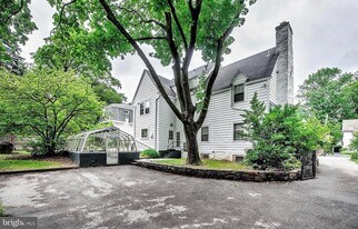 195 Midfield Rd in Ardmore, PA - Building Photo