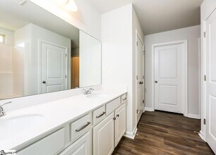 215 Kelly Farm Rd in Moore, SC - Building Photo - Building Photo