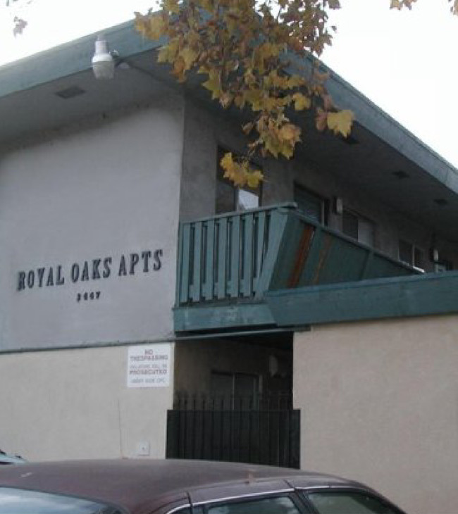 Royal Oaks Apartmemts in Sacramento, CA - Foto de edificio - Building Photo