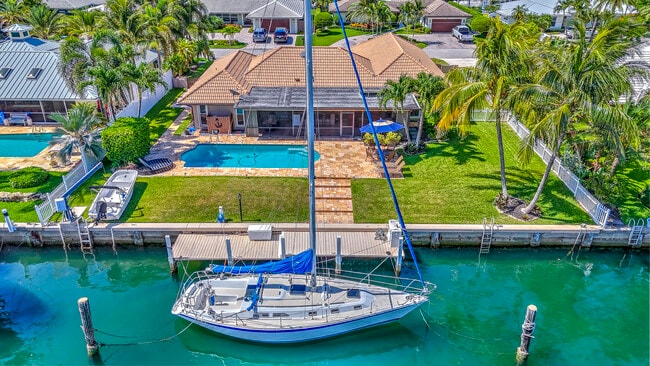 1090 Fairview Ln in West Palm Beach, FL - Building Photo - Building Photo