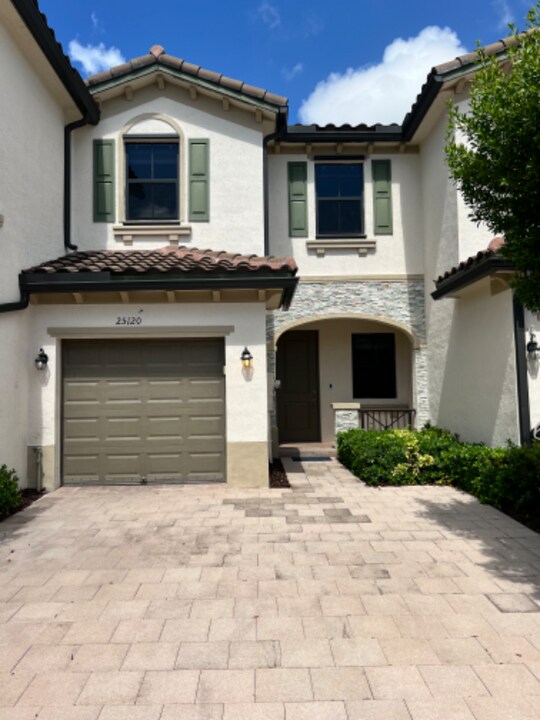 25120 SW 114th Ave in Homestead, FL - Building Photo