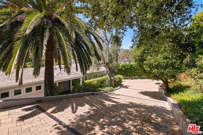 12910 W Sunset Blvd in Los Angeles, CA - Building Photo - Building Photo