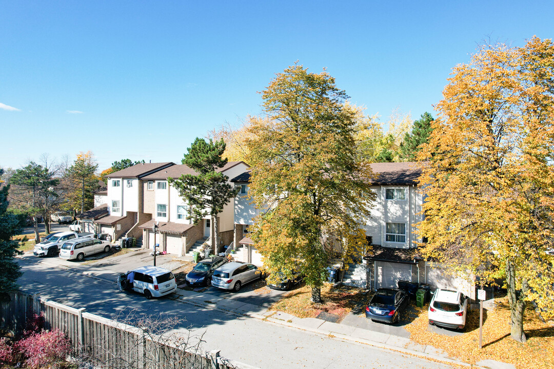 20 Kimbercroft Crt in Toronto, ON - Building Photo