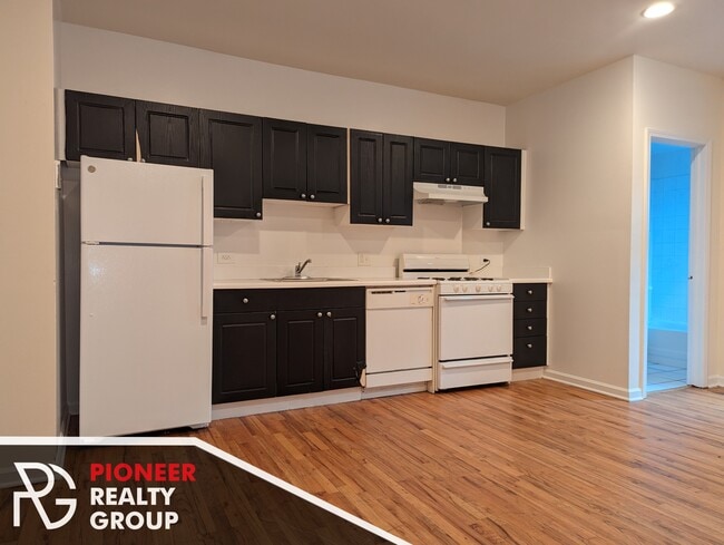 914 W Dakin St, Unit 405 in Chicago, IL - Building Photo - Building Photo