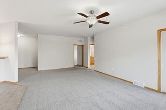 Prairie Stone Commons in Madison, WI - Foto de edificio - Building Photo