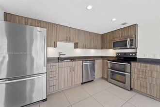 910 West Ave, Unit 0526 in Miami Beach, FL - Building Photo - Building Photo