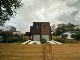 1074 NW 61st St in Miami, FL - Building Photo