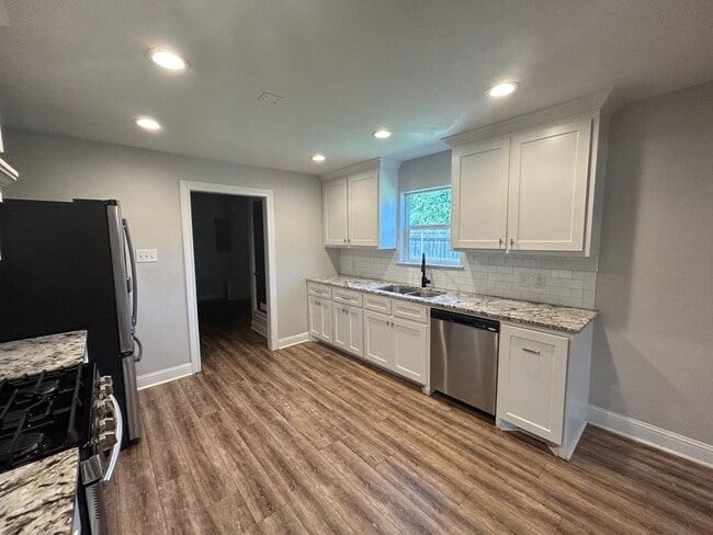 216 N Harrison St in McGregor, TX - Building Photo - Building Photo