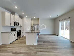 4001 Zepelin Wy in Roebuck, SC - Foto de edificio - Building Photo