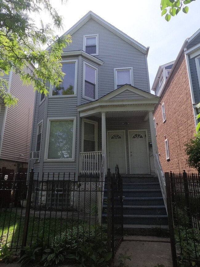 property at 2710 N Ridgeway Ave