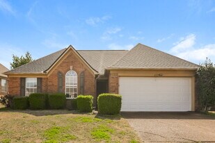 6929 Country Walk Dr, Unit 102-G in Cordova, TN - Building Photo