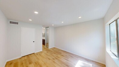 5460 White Oak Ave, Unit C109 in Encino, CA - Building Photo - Building Photo