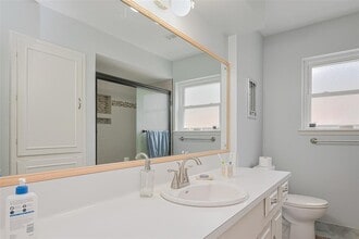 6042 Valkeith Dr in Houston, TX - Building Photo - Building Photo
