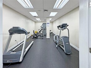 8350 Sands Point Blvd in Tamarac, FL - Building Photo - Building Photo
