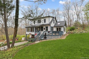 1 Branch St in Goldens Bridge, NY - Building Photo