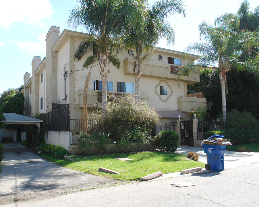 5252 Vantage Ave in Valley Village, CA - Foto de edificio