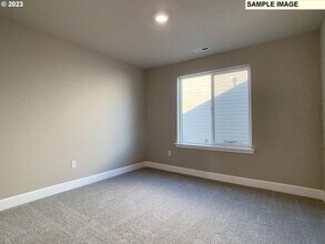 539 E Rosa Ave in Hermiston, OR - Building Photo - Building Photo