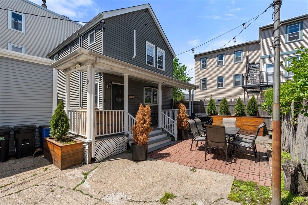 9 Dexter St in Boston, MA - Building Photo