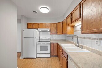 425 Walnut Creek Rd in Lisle, IL - Building Photo - Building Photo
