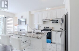 16 Gosset Rd in Brampton, ON - Building Photo - Building Photo