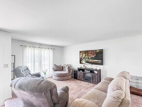 7830 Sprucewood Ave in Woodridge, IL - Building Photo - Building Photo