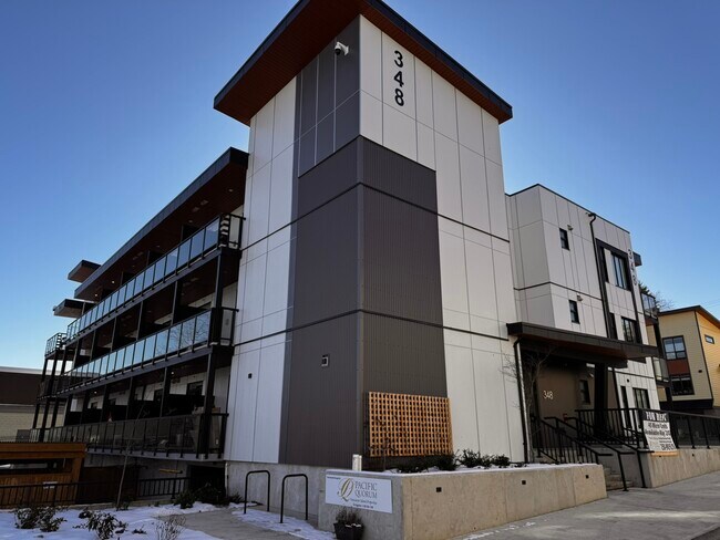 348 14th St in Courtenay, BC - Building Photo - Building Photo