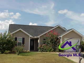 134 Coronation Dr in Bonaire, GA - Building Photo