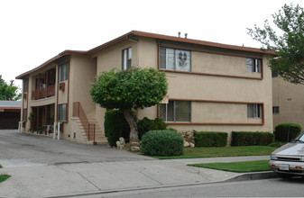 7408 Canby Ave in Reseda, CA - Building Photo - Building Photo