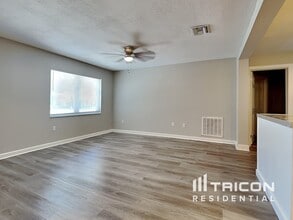 105 Ravenway Dr in Seffner, FL - Building Photo - Building Photo