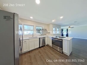 208 2nd St in Niceville, FL - Building Photo - Building Photo