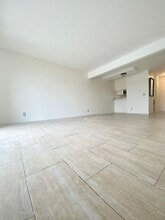 16046 Wyandotte St in Los Angeles, CA - Building Photo - Building Photo