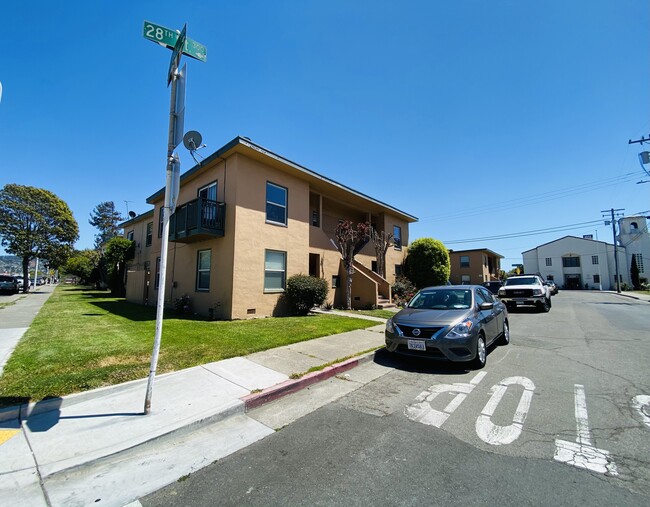 Nicholl Court in Richmond, CA - Building Photo - Building Photo