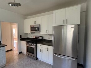 2049 41st Ave, Unit A in Oakland, CA - Building Photo - Building Photo