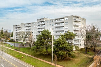 1265 Sixth Line in Oakville, ON - Building Photo - Building Photo