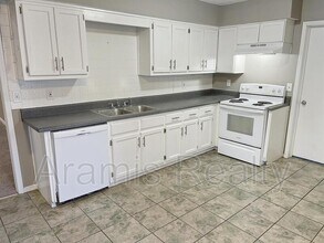 9032 Gardener Dr in Jonesboro, GA - Building Photo - Building Photo
