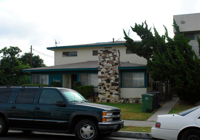 11624 Eucalyptus Ave in Hawthorne, CA - Building Photo - Building Photo