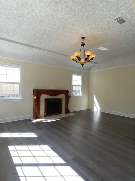 521 E Valencia Ave in Burbank, CA - Foto de edificio - Building Photo