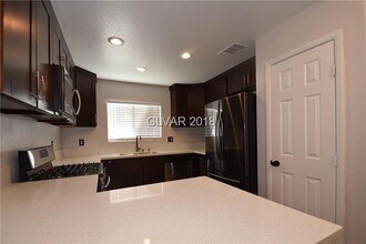 10524 Autumn Pine Ave in Las Vegas, NV - Building Photo - Building Photo