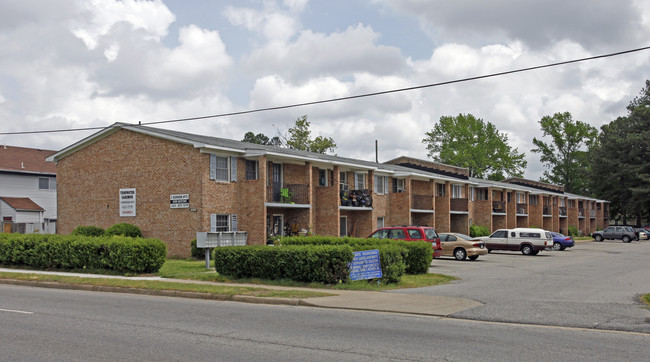 Tidewater Gardens in Norfolk, VA - Building Photo - Building Photo