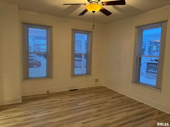 105 6th Ave in Moline, IL - Building Photo - Building Photo