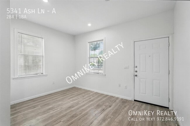 5341 Ash Ln in Dallas, TX - Foto de edificio - Building Photo